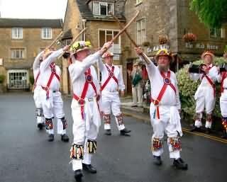 Tarian Morris: